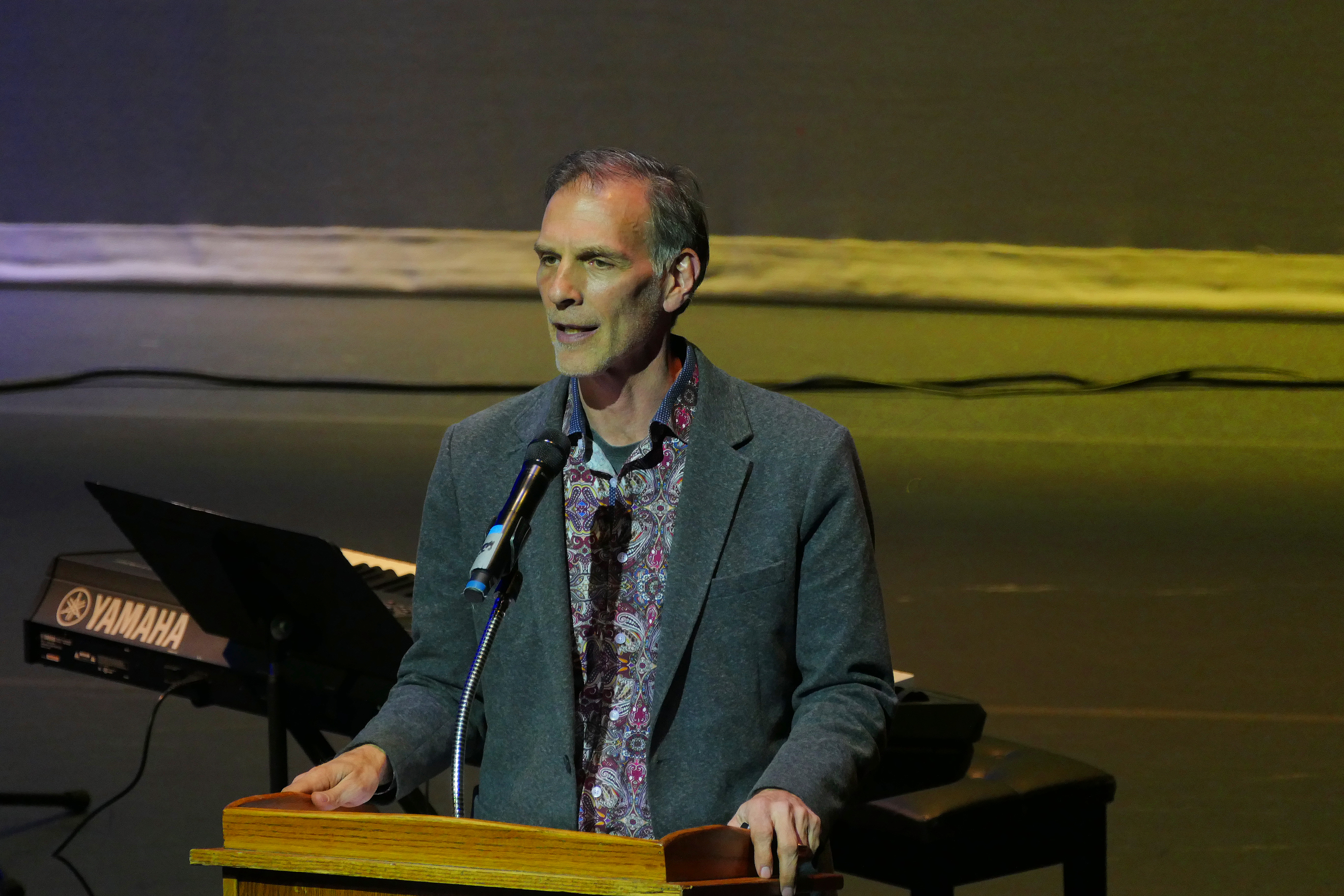 rvc ctr molloy college artistic director angelo fabroni introduces tthe concert 4522 joe abate