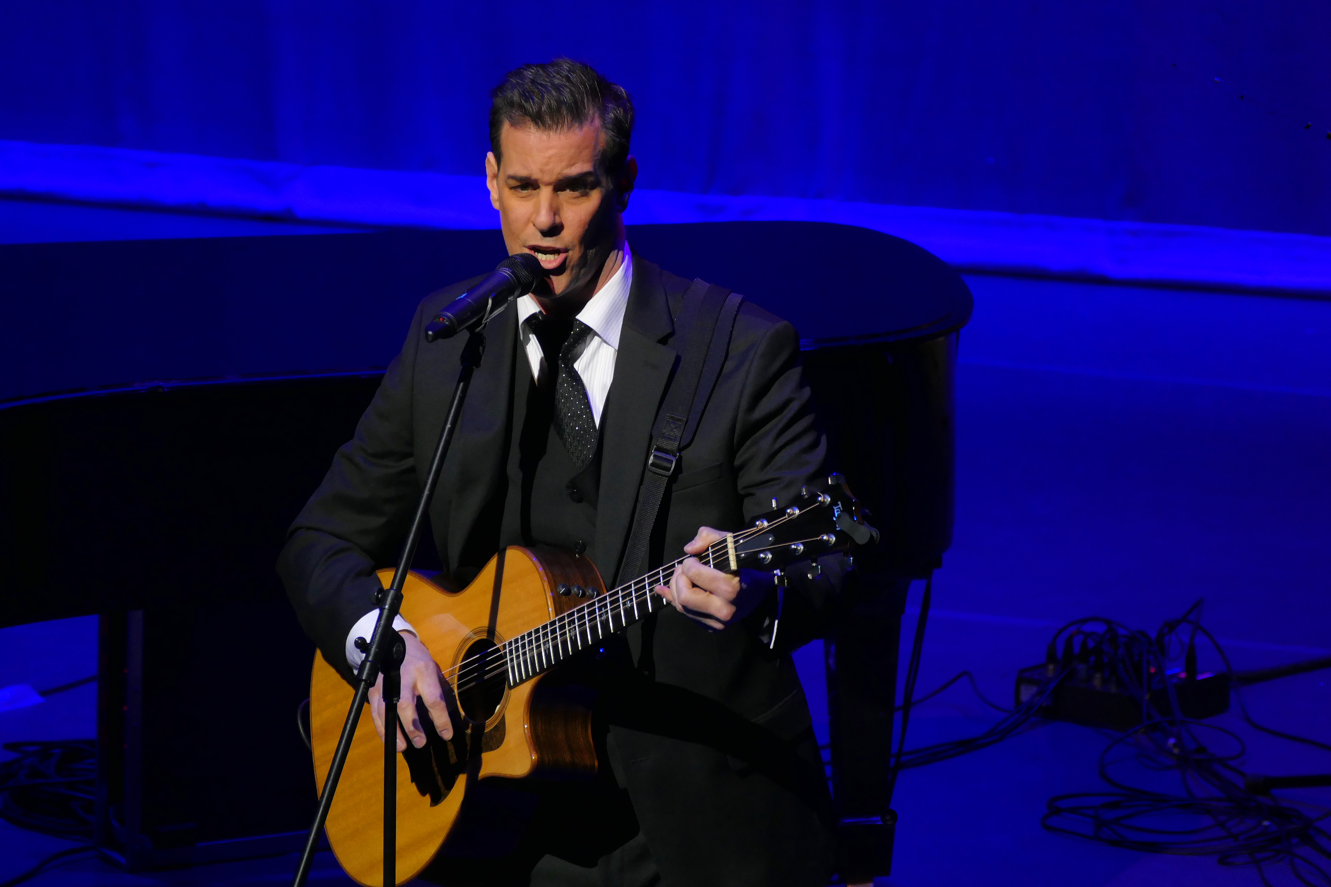 rvc ctr molloy college jeremy stolle of phantom of the opera fame sings ive been everywhere 4522 joe abate