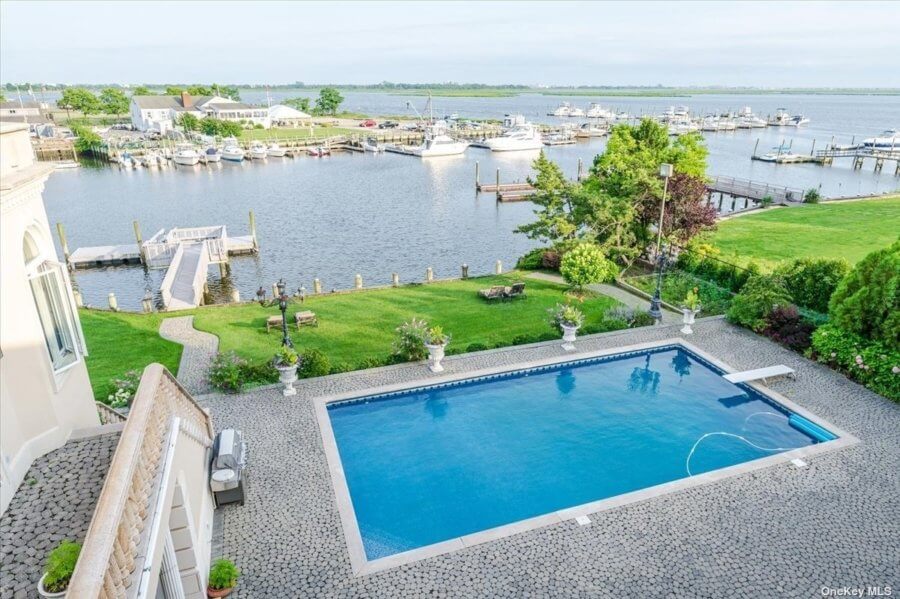Regal Bayfront Mansion in Hewlett Harbor Asks 5.5M