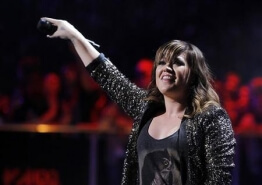 kelly-clarkson