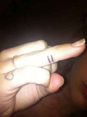 mileyfingertat