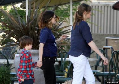 Semi-exclusive: Pregnant Drew Barrymore Shops And Hits Yoga