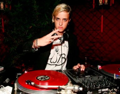 samantha_ronson_200707_ap