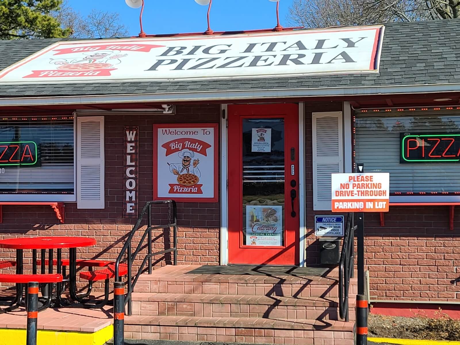 Big Italy Pizzeria in Medford Gets Two Thumbs Up from Pizza Lovers