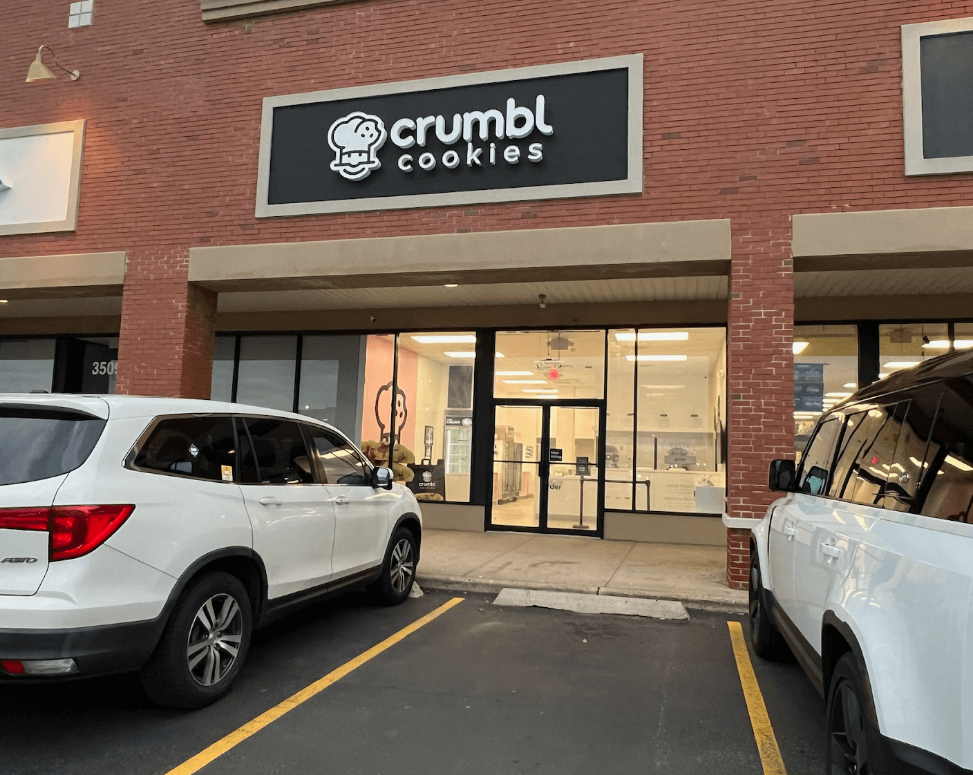 crumbl cookies levittown