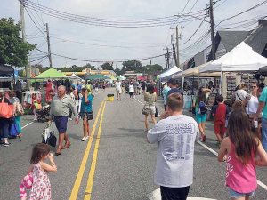The community gathered for the Syosset-Woodbury Chamber of Commerce annual fair.