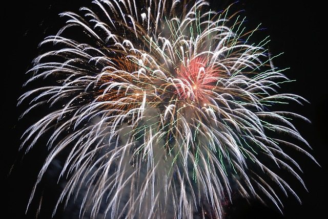 fireworks-80187_640
