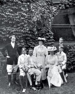 Theodore Roosevelt with his family in 1907.