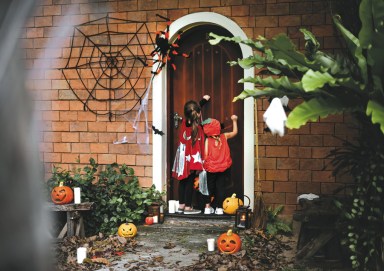 https://longislandweekly.com/wp-content/uploads/2018/10/Halloween-Trick-or-Treat-web.jpg