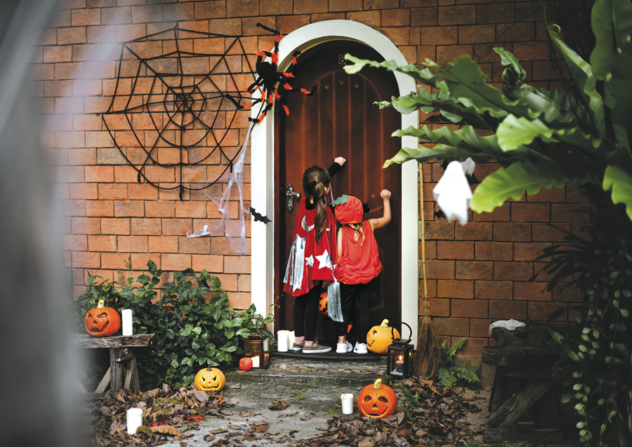 https://longislandweekly.com/wp-content/uploads/2018/10/Halloween-Trick-or-Treat-web.jpg