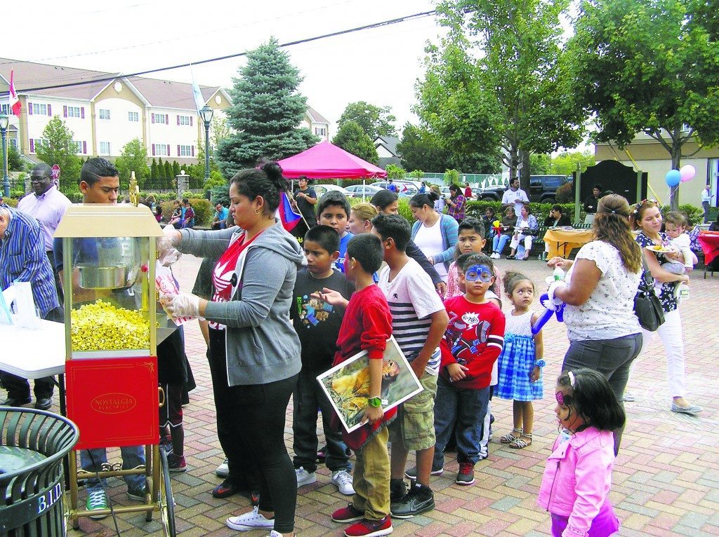 Event-goers snacked on free snacks, including mini tacos, empanadas and popcorn.