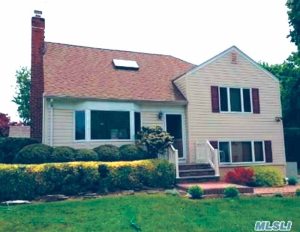 121 Chaffee Ave. sold for $660,000. It was built in 1955. Total property taxes are $10,505.