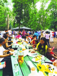 The Great Neck Chinese Association enjoyed themselves at their 2015 year-end barbecue.