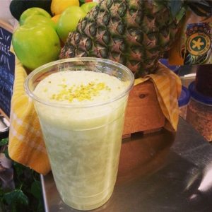 An energy smoothie with bee pollen