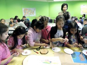 Students get hands-on during a field trip about adaptations. 
