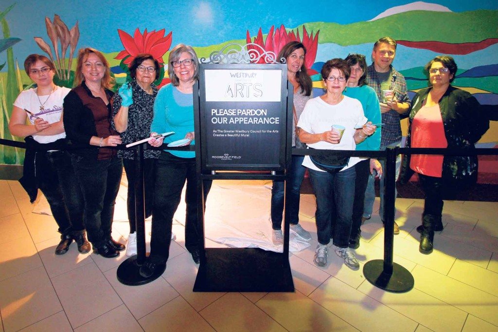 Olivia Smith, Christine Smith, Jackie Pardo, Julie Lyon, Connie Locascio, Lynne Firenze Noonan, Laurice Firenze, Alex Nuñez and Patty Eljaiek in front of the mural.