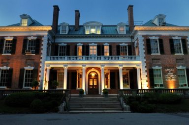 NCMA ext. lit up (photo-Tab Hauser)