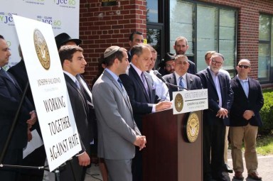 https://longislandweekly.com/wp-content/uploads/2017/06/OysterBay_AntiBDS_A.jpg
