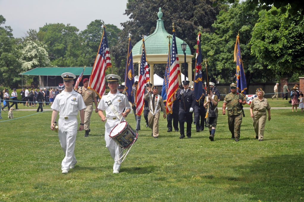 ParadeJessica_4086-MarchToCemetery
