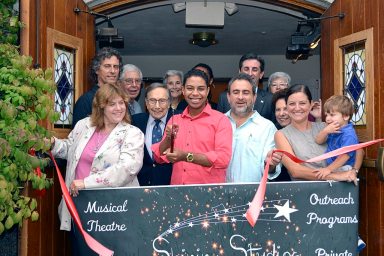 RibbonCutting092315A