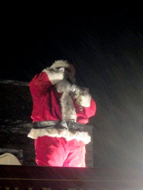 SantaRuns_120915A