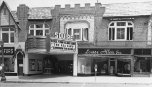 The Squire Theater opened in January 1941. (Photo courtesy of the Great Neck Library)