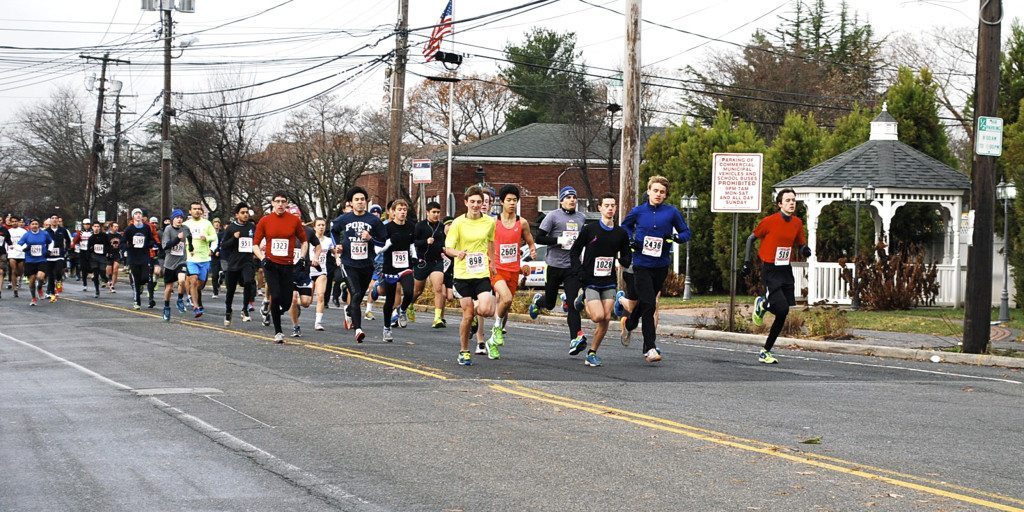 And they’re off...the lead group on Manorhaven Blvd.