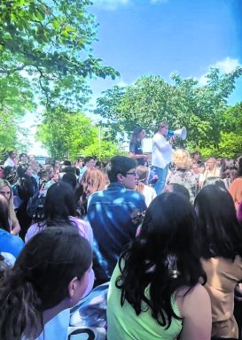 Walkout_C
