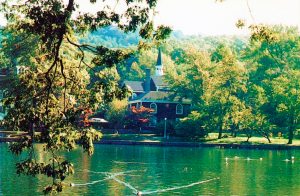 The venerable Roslyn Presbyterian Church in scenic downtown Roslyn