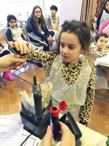 Children made healthy fruit and vegetable shakes.