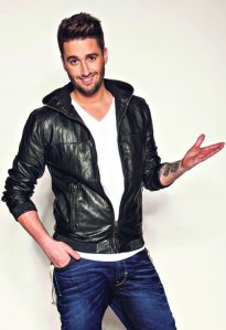 Great Neck's Viktor Király made it through the blind auditions on The Voice.