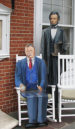 On the right side of the doorway, President Theodore Roosevelt and President Abraham Lincoln greeted guests. Photos by DFK. oysterbay 2012 01 rh presidents 3
