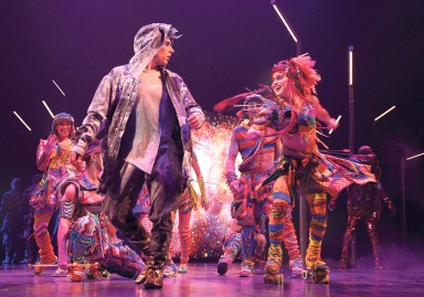 02_VOLTA_MEETING_ELA_004_Photo_credit_Patrice_Lamoureux_costumes_Zaldy_(2) web