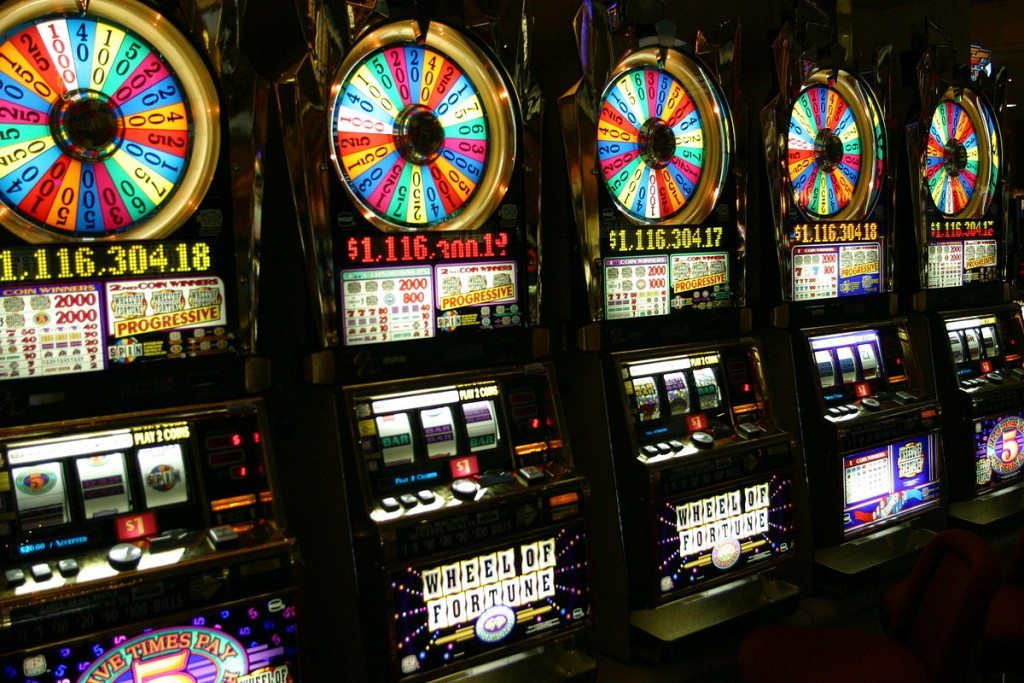 1200px-Vegas_slots