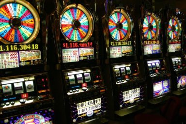 1200px-Vegas_slots