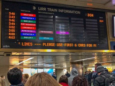 800px-LIRR_Train_Info_board_in_Penn_Station_New_York