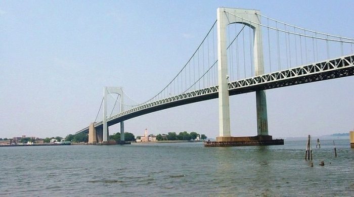 800px Throggs Neck Bridge NYC 2001 e1491424717814
