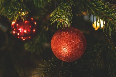 Column.ChristmasDecorating_122019.Web