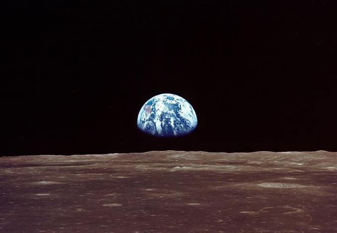 Earthrise by NASA 6550b