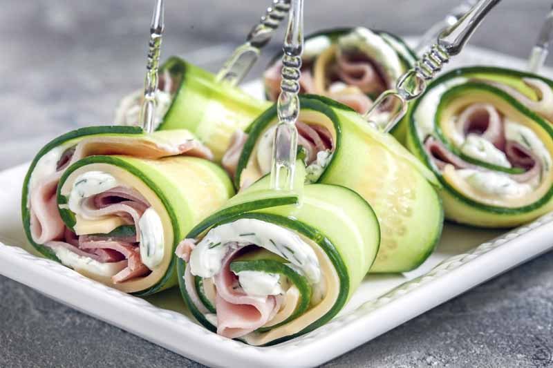 Cucumber rolls with ham and cheese