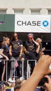 Parade C 576x1024 1