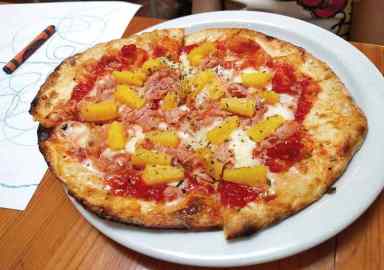 Pineapple pizza