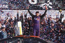 d500 champion denny hamlin gatorade victory lane