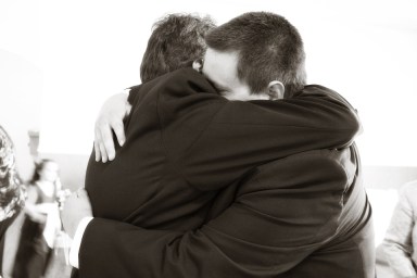 hugging-571076_960_720