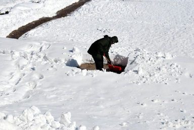 shoveling-17328_640