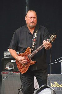 stevecropper 041621 albertocabello live 2008 683x1024 1