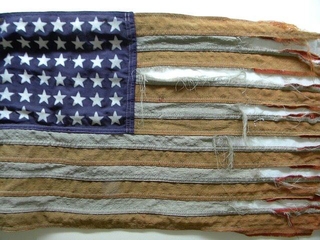 tattered-flag-432580_640