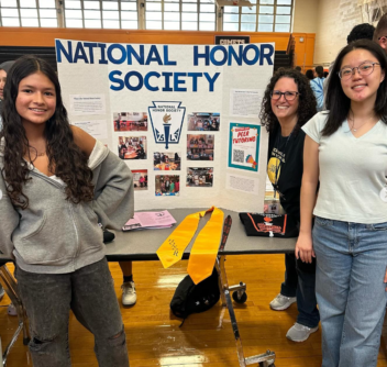 Club Fair 5 352x334 1