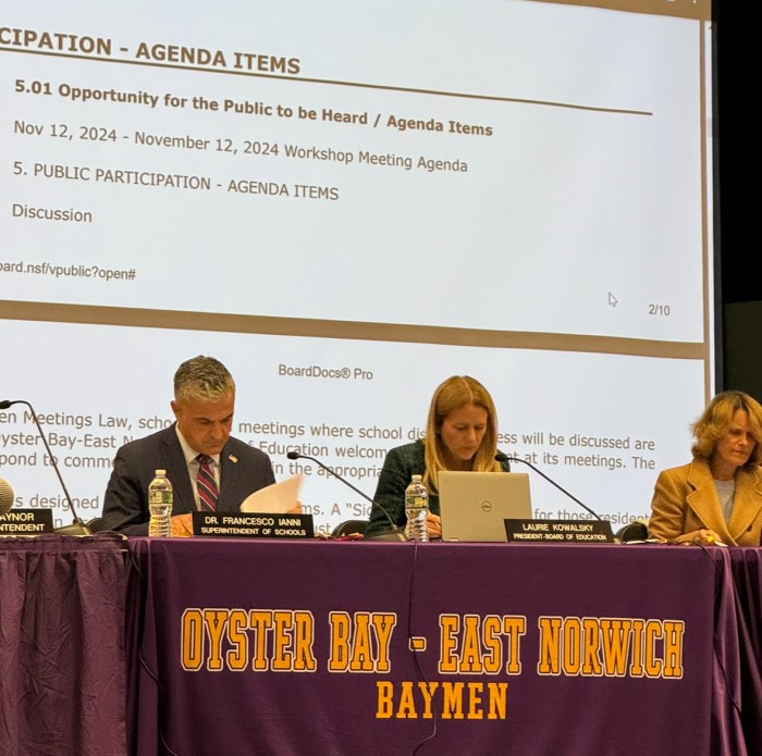 Superintendent Ianni, left, and Laurie Kowalsky, right, at the Nov. 12 Oyster Bay-East Norwich board meeting (Photo by Hannah Devlin)