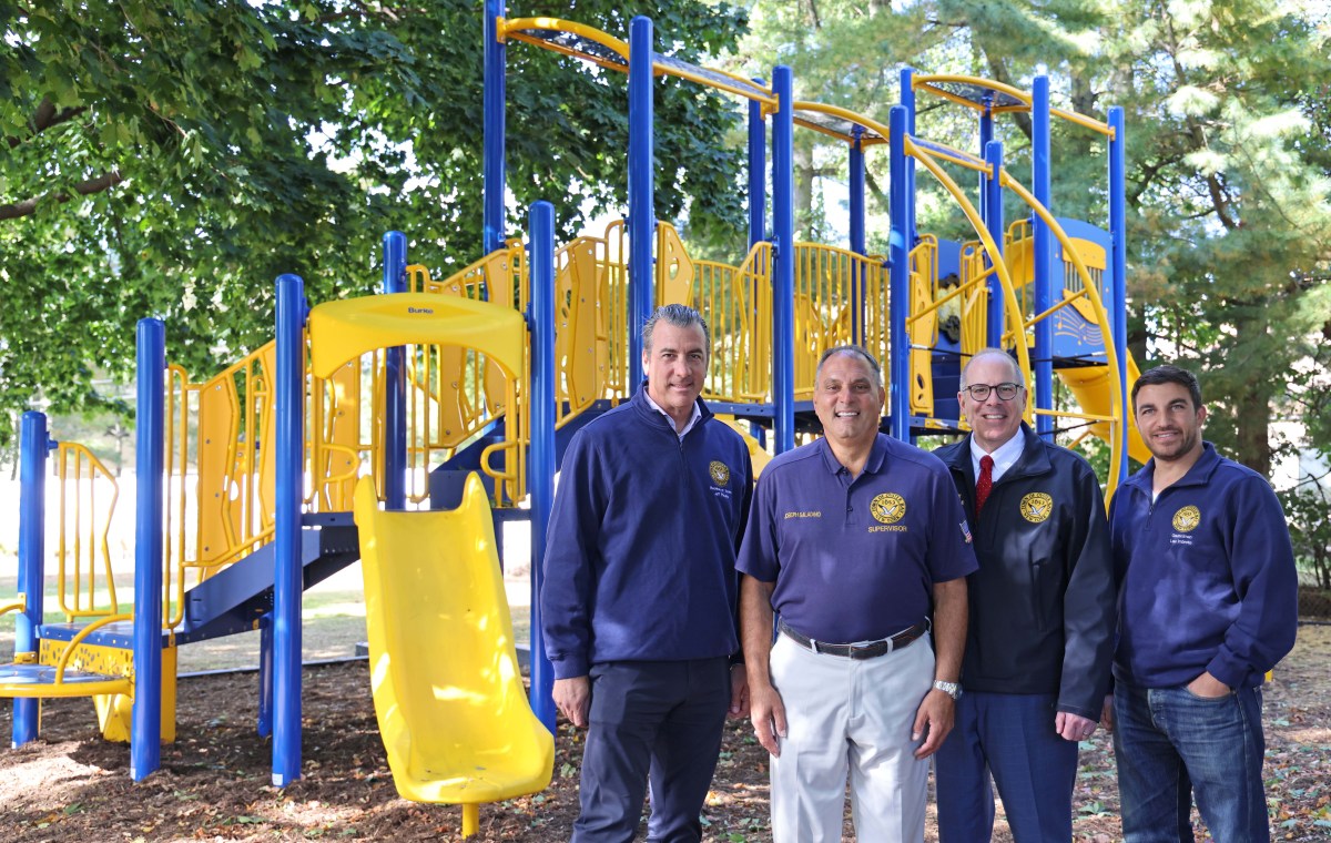 Oyster Bay announces playground upgrades, new dog park